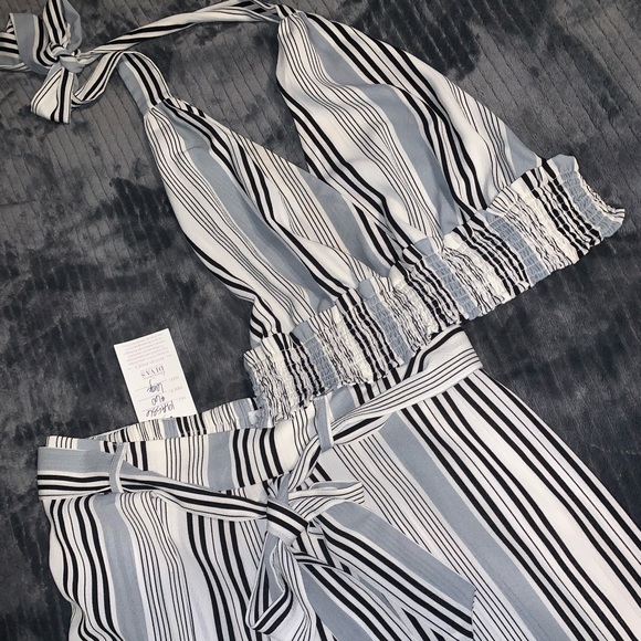 Two piece outfit perfect for summer striped white,blue and black size large - Picture 2 of 8